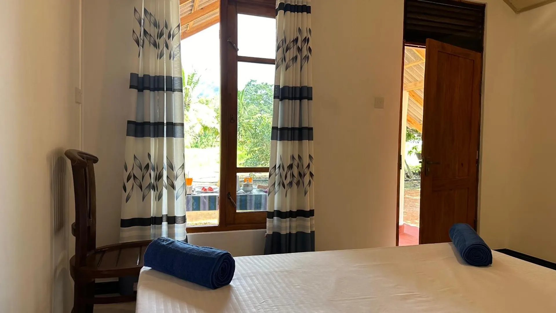 סיגירייה Little Haven Cottage 0*,