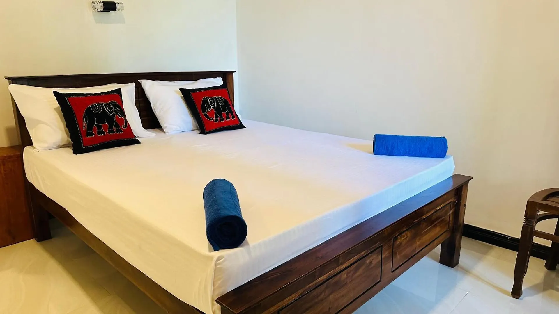 סיגירייה Little Haven Cottage 0*,